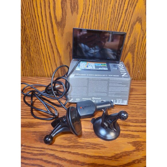 Garmin DriveSmart 51 GPS Navigator With Vent Mount - Picture 5 of 10
